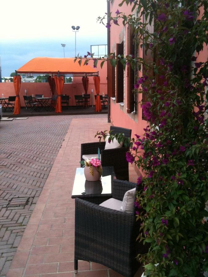 Hotel Le Corti Pitstop Ferrara Exterior foto
